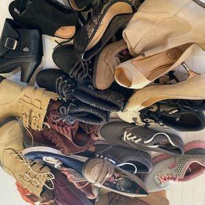 Lot of 10 pairs of Women's Sandals Shoes & Boots, Size 6 -11